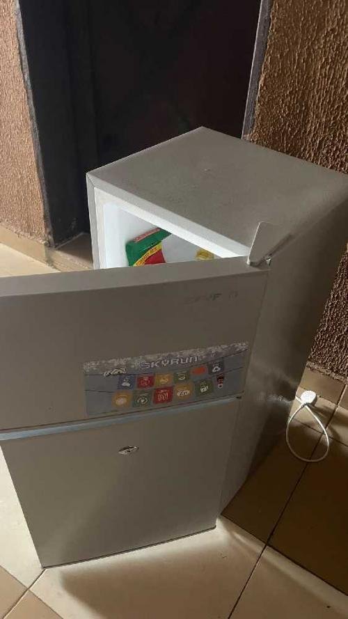 Refrigerator 