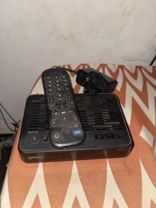 Dstv dish and Decoder (HD)