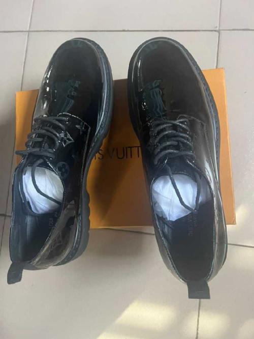 Louis Vuitton shoe with carton