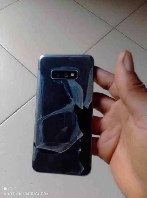 SAMSUNG S10E