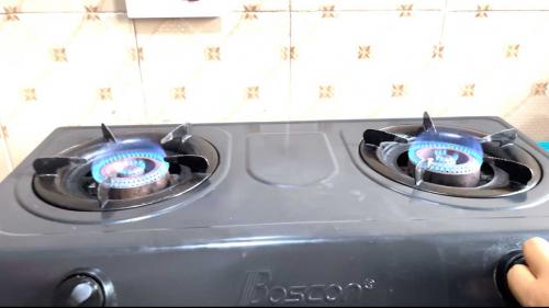 Automatic gas cooker and gas cylinder